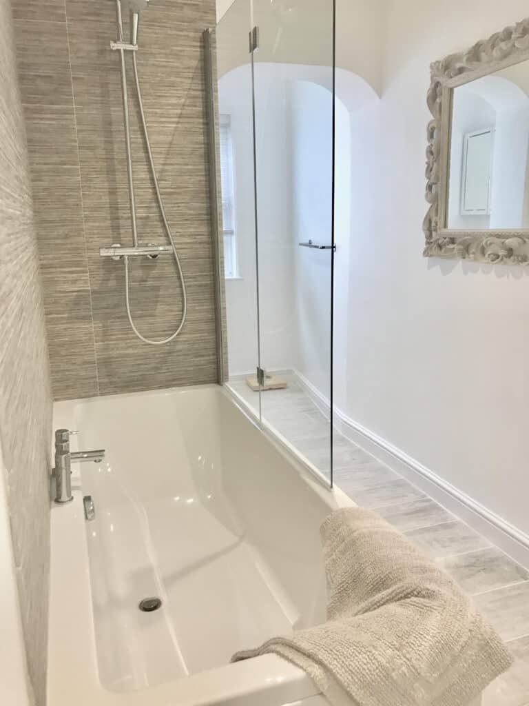 luxurious bathroom design with stylish décor